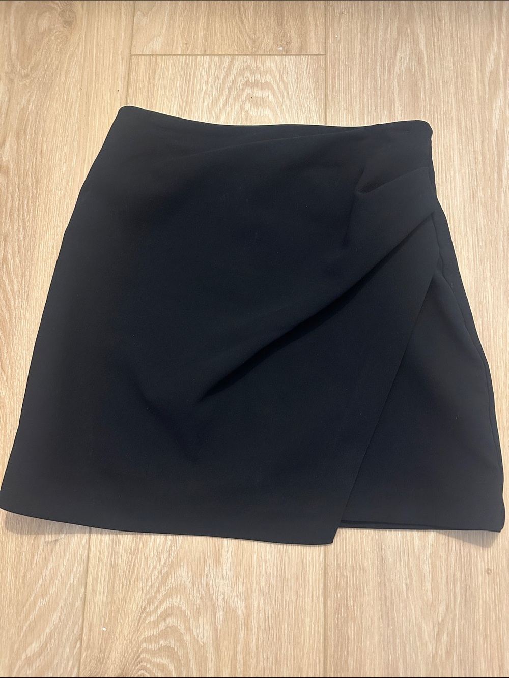 Aritzia Wilfred Black Ruched Crossover Women's Skirt